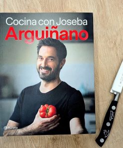 Libro Cocina con Joseba Arguiñano y cuchillo puntilla con la firma de Karlos Arguiñano